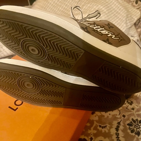 Authentic Louis Vuitton monogrammed sneakers Size 7UK 9 US. Like new! Beautiful! - Picture 6 of 12